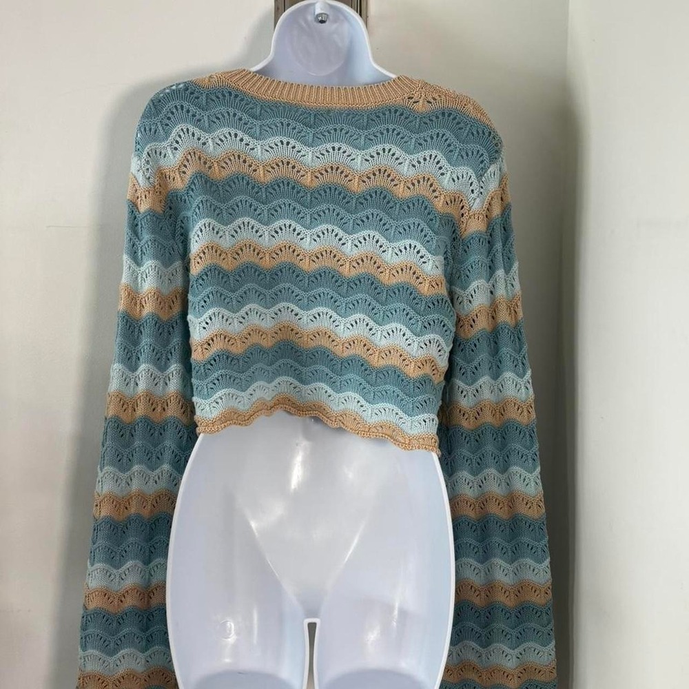 Le Lis Collection blue and tan striped knit sweater cropped long sleeve Size L - Picture 3 of 4